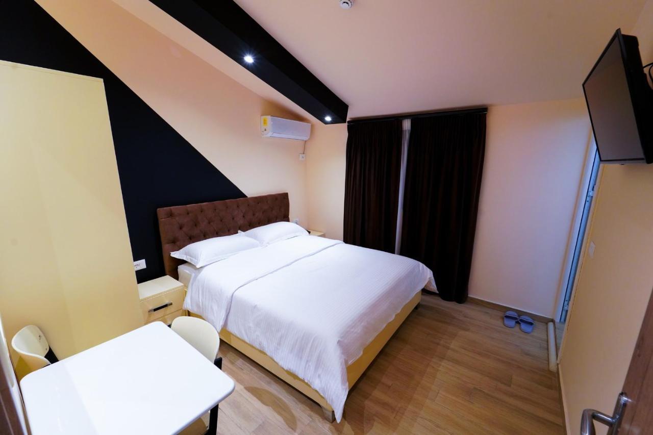 Sr99 Hotel Τίρανα Εξωτερικό φωτογραφία