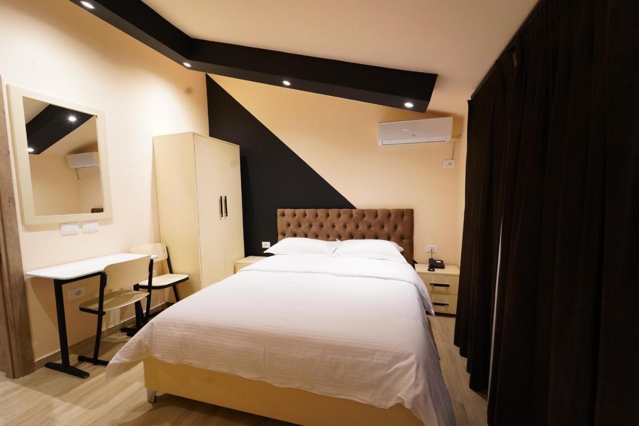 Sr99 Hotel Τίρανα Εξωτερικό φωτογραφία