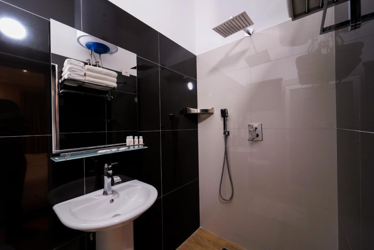 Sr99 Hotel Τίρανα Εξωτερικό φωτογραφία