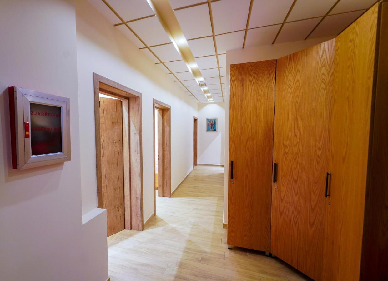 Sr99 Hotel Τίρανα Εξωτερικό φωτογραφία