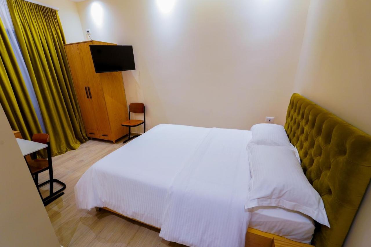 Sr99 Hotel Τίρανα Εξωτερικό φωτογραφία