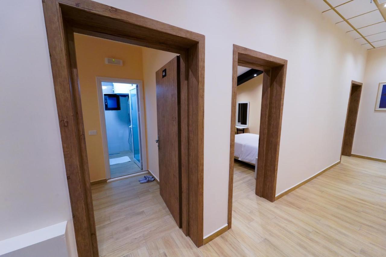 Sr99 Hotel Τίρανα Εξωτερικό φωτογραφία