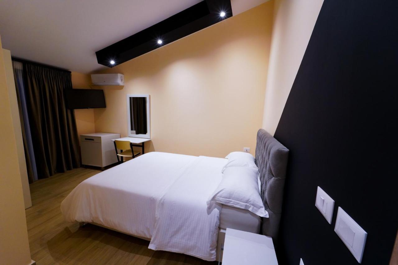Sr99 Hotel Τίρανα Εξωτερικό φωτογραφία