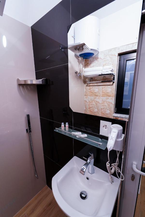 Sr99 Hotel Τίρανα Εξωτερικό φωτογραφία