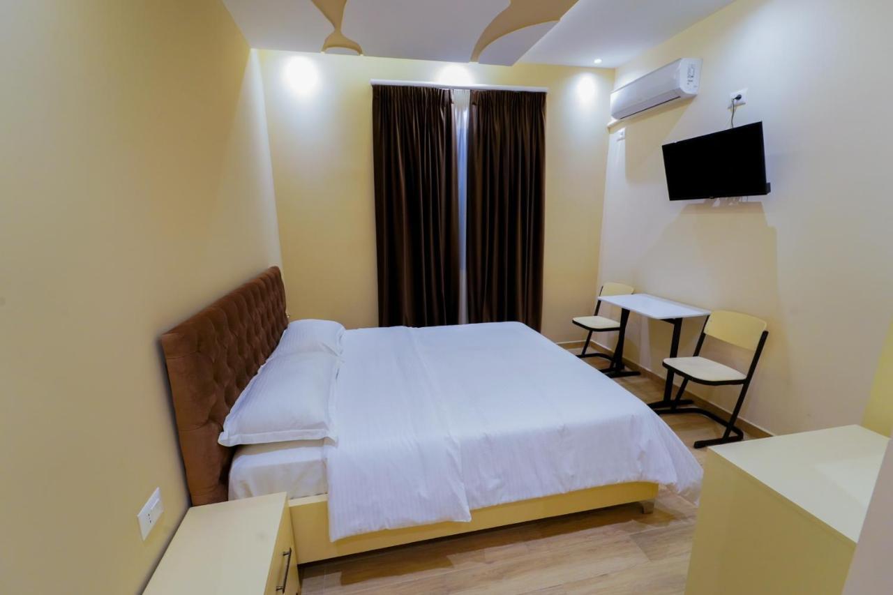 Sr99 Hotel Τίρανα Εξωτερικό φωτογραφία