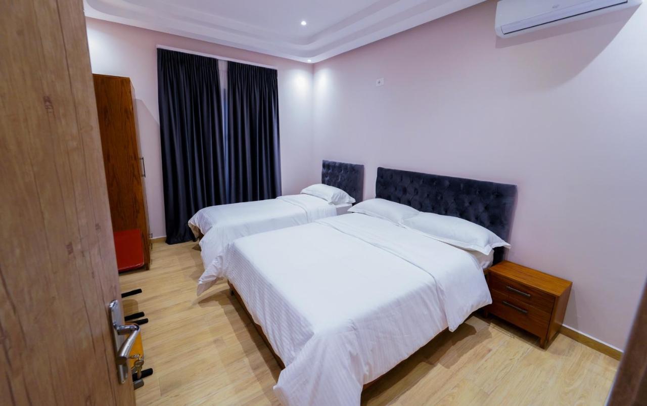 Sr99 Hotel Τίρανα Εξωτερικό φωτογραφία