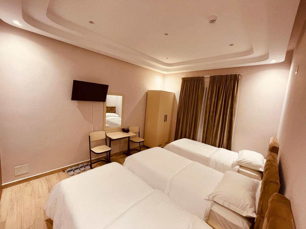 Sr99 Hotel Τίρανα Εξωτερικό φωτογραφία