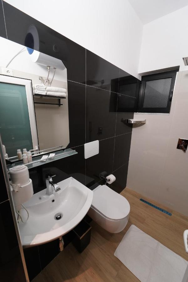 Sr99 Hotel Τίρανα Εξωτερικό φωτογραφία