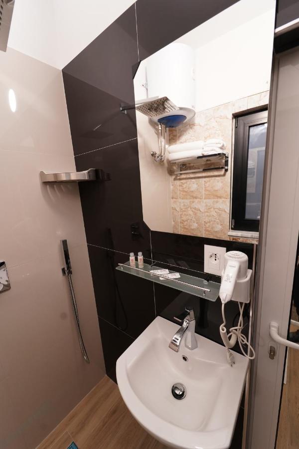 Sr99 Hotel Τίρανα Εξωτερικό φωτογραφία