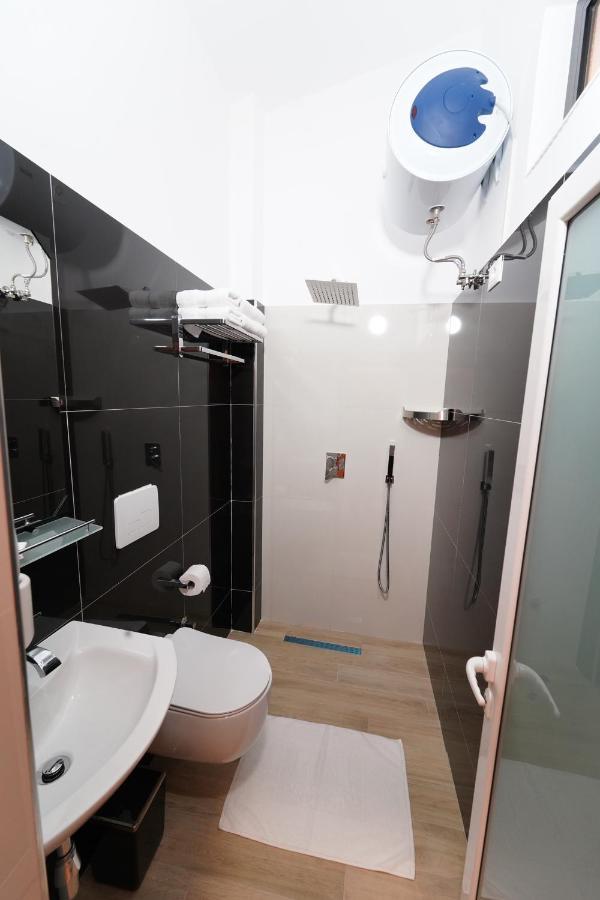 Sr99 Hotel Τίρανα Εξωτερικό φωτογραφία
